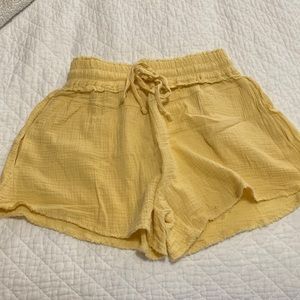 NEW Vici shorts. Yellow linen. Size large